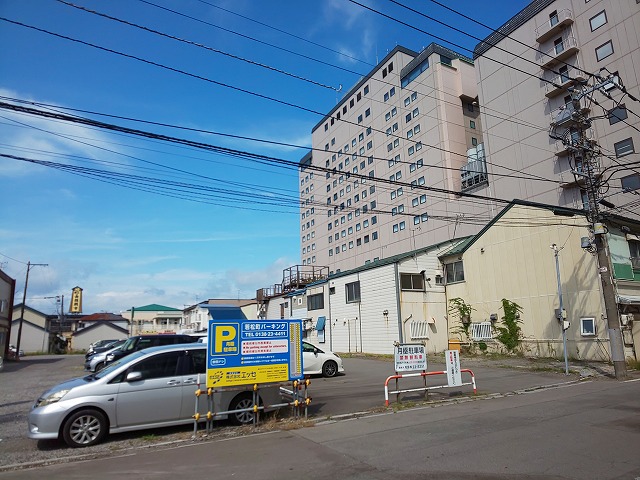 エッセ若松町パーキング