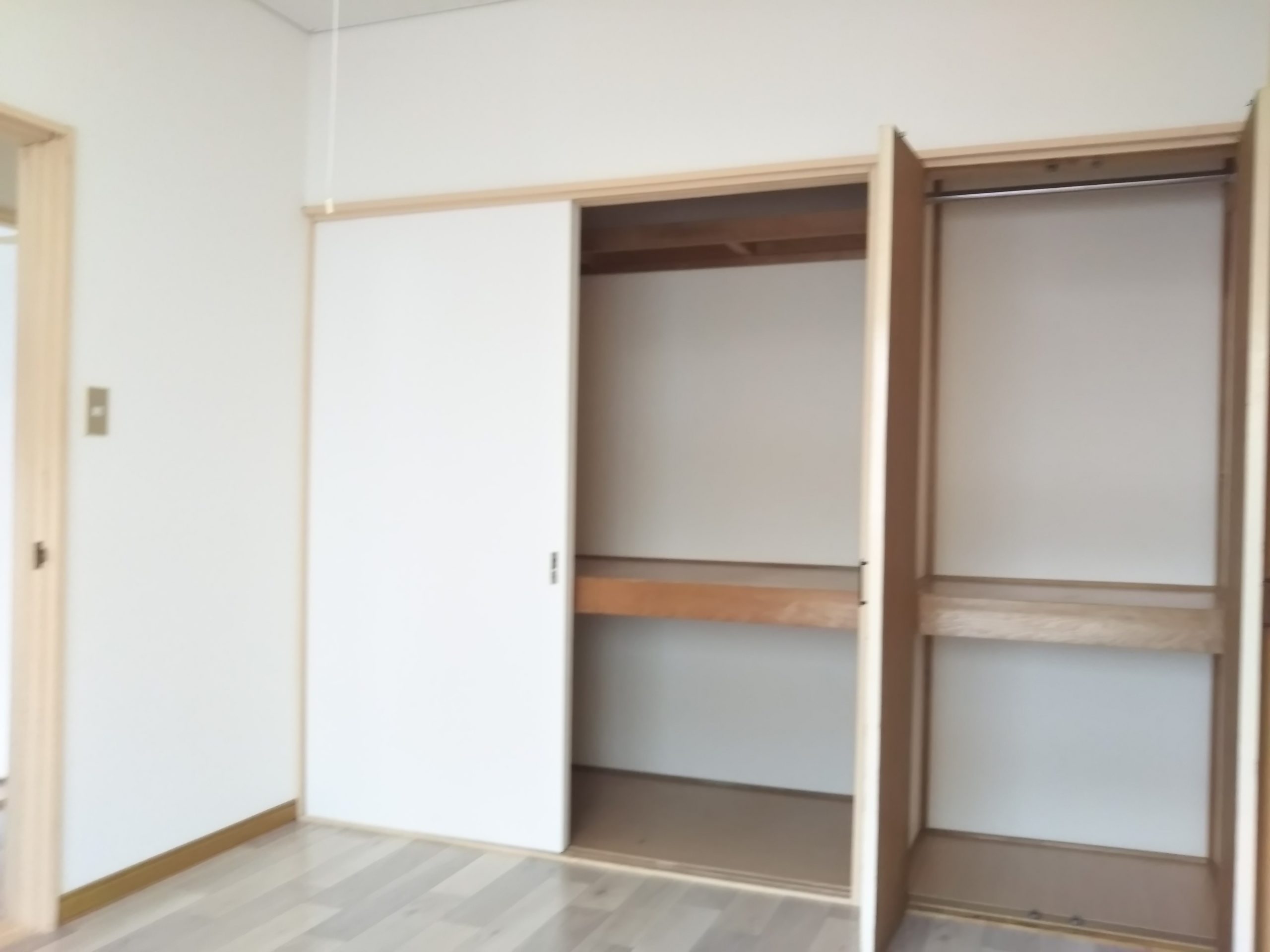 洋室の押入れ収納